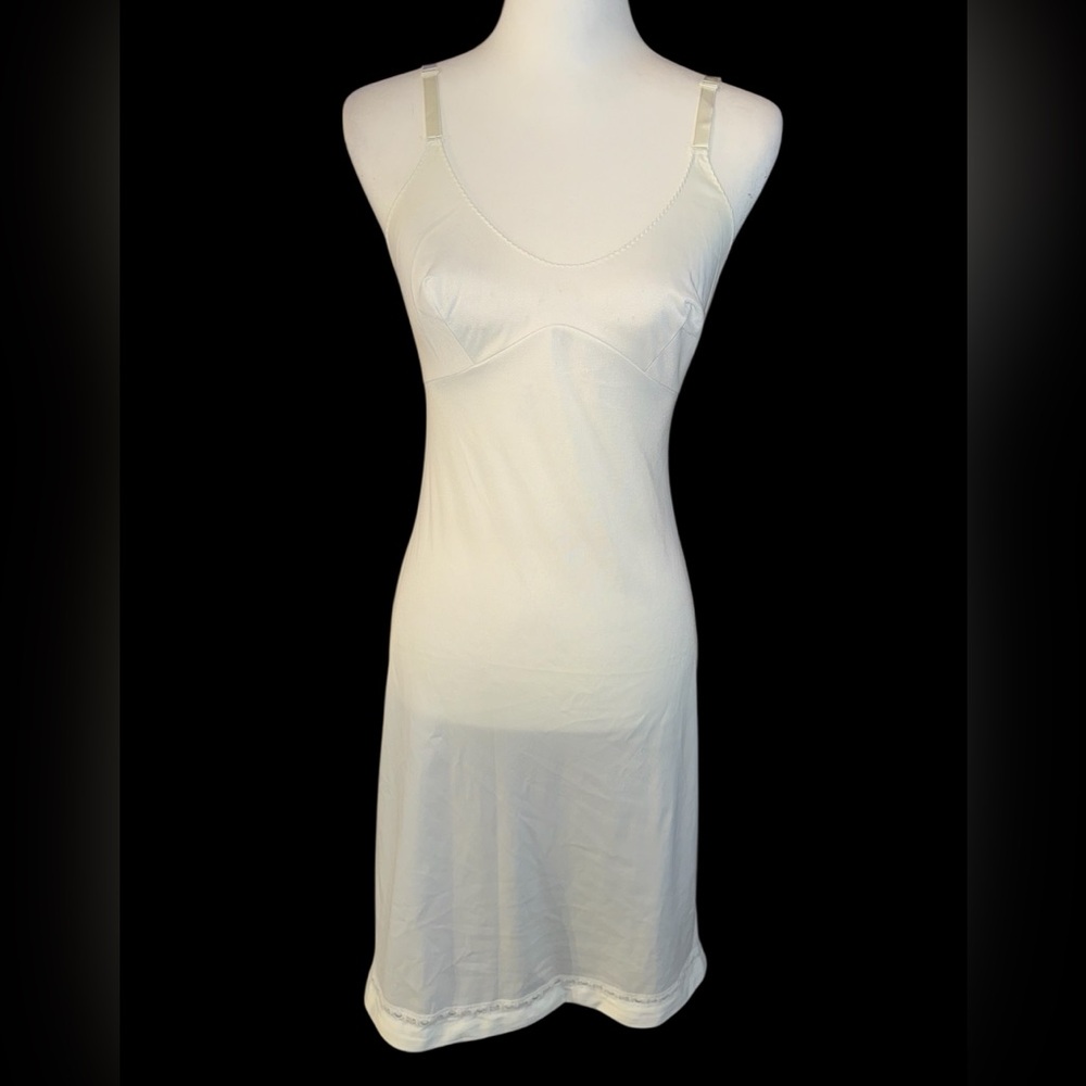 Vintage Sears Ivory Full Slip "The Doesn’t Slip" Anti Cling 100% Nylon Size 32